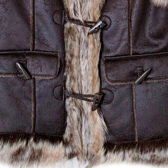 NWT! Mercer and Madison Faux Fur and Vegan Leather Vest - Picture 3 of 4